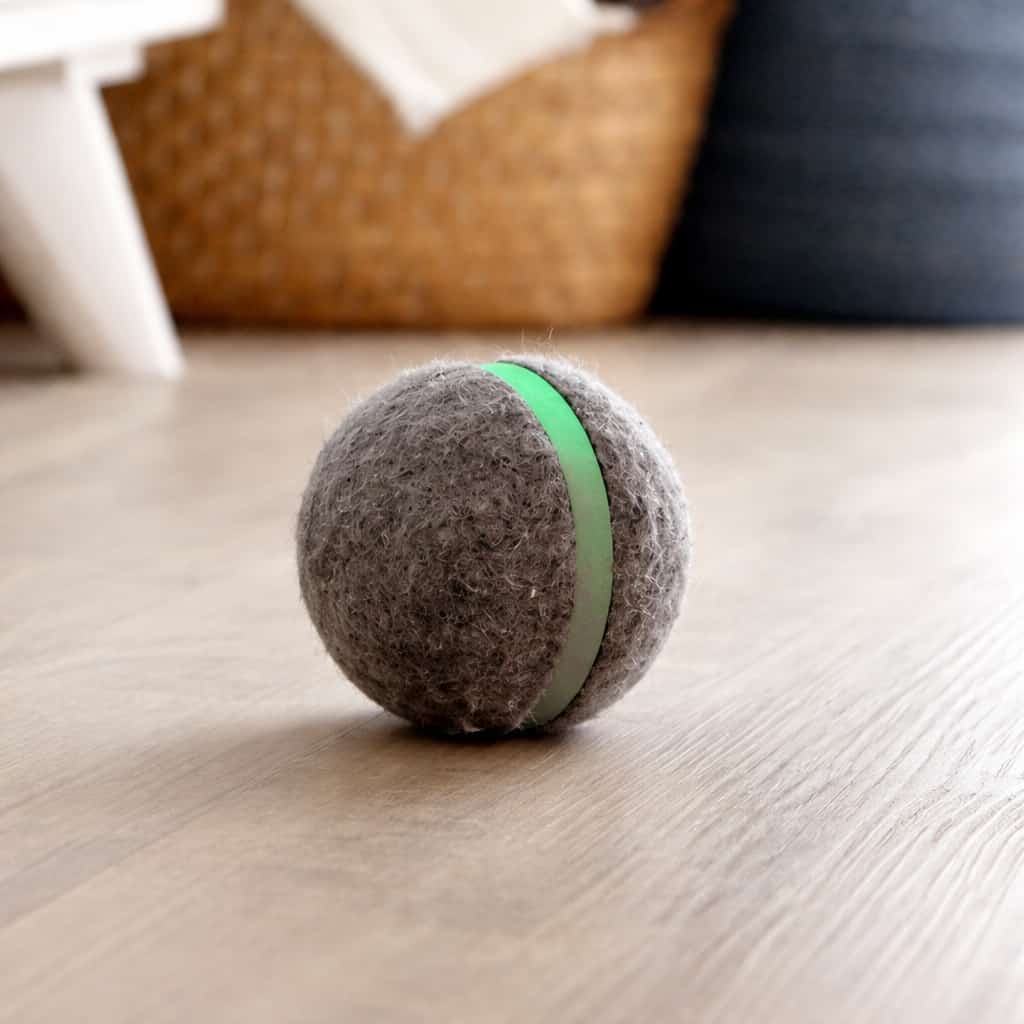 Interactive bouncing ball for cats with LED lights