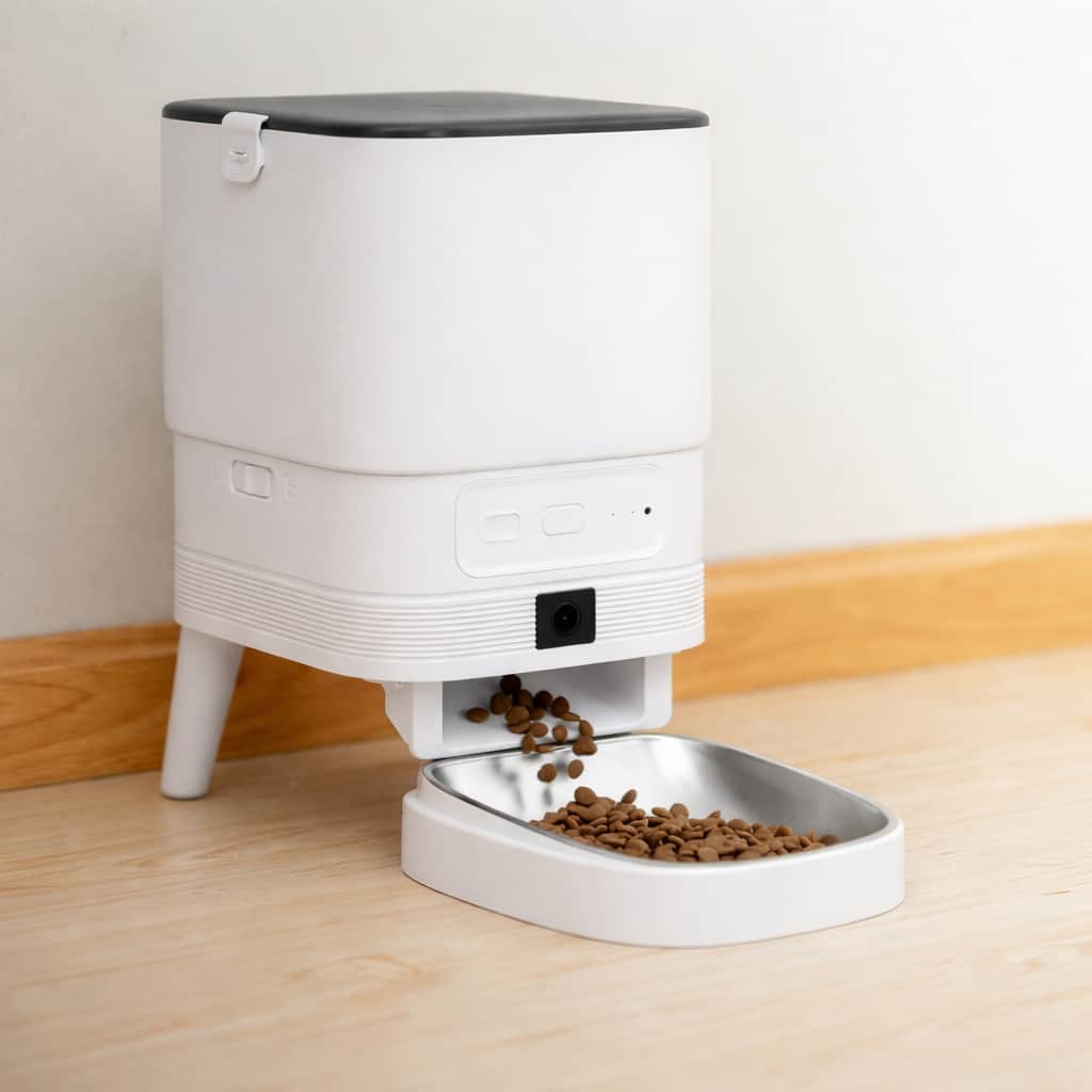 135oz automatic pet feeder with app control and night vision camera